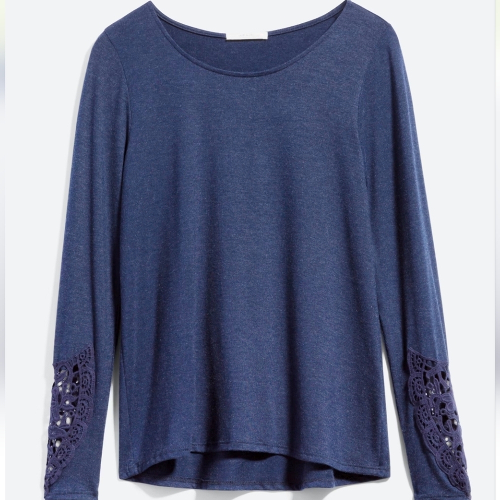 Le Lis Ertah Crochet Sleeve Knit Top (Size Small)